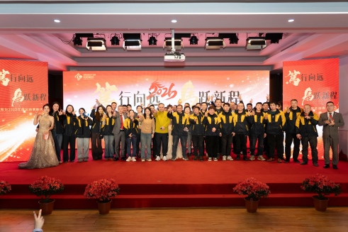 笃行向远 马跃新程 | 瓦力游戏股份2025年度总结赞美大会圆满召开