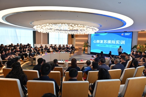 入夏在即，安全先行｜瓦力游戏股份发展AED与心肺复苏急救培训
